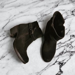 Earth Origins Black Leather Ankle Boots sz 6 1/2